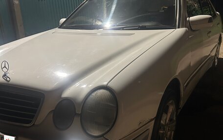 Mercedes-Benz E-Класс, 1999 год, 450 000 рублей, 2 фотография