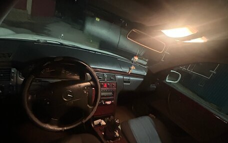 Mercedes-Benz E-Класс, 1999 год, 450 000 рублей, 12 фотография