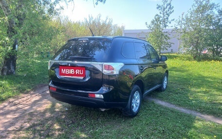 Mitsubishi Outlander III рестайлинг 3, 2014 год, 1 530 000 рублей, 2 фотография