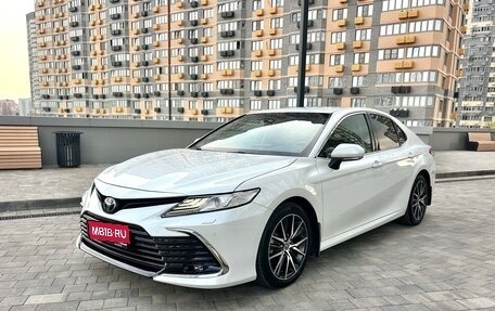 Toyota Camry, 2021 год, 3 099 000 рублей, 1 фотография