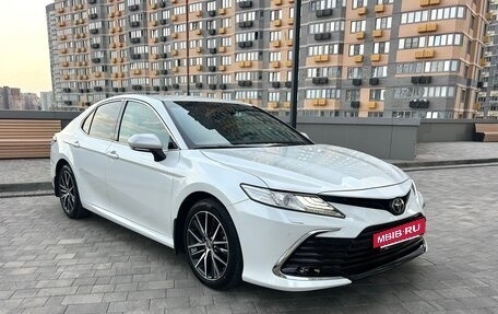 Toyota Camry, 2021 год, 3 099 000 рублей, 2 фотография