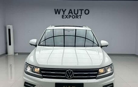 Volkswagen Tiguan II, 2021 год, 2 343 300 рублей, 2 фотография