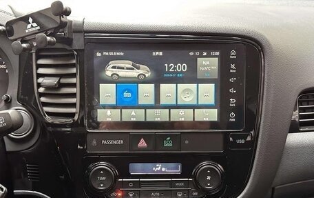 Mitsubishi Outlander III рестайлинг 3, 2022 год, 1 680 000 рублей, 8 фотография