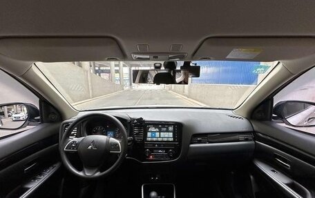 Mitsubishi Outlander III рестайлинг 3, 2022 год, 1 680 000 рублей, 7 фотография