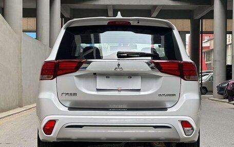 Mitsubishi Outlander III рестайлинг 3, 2022 год, 1 680 000 рублей, 4 фотография