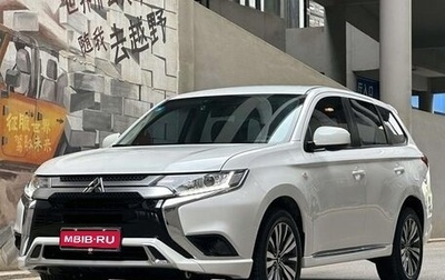 Mitsubishi Outlander III рестайлинг 3, 2022 год, 1 680 000 рублей, 1 фотография