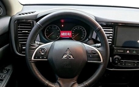 Mitsubishi Outlander III рестайлинг 3, 2022 год, 1 690 000 рублей, 11 фотография