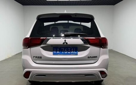 Mitsubishi Outlander III рестайлинг 3, 2022 год, 1 740 000 рублей, 5 фотография