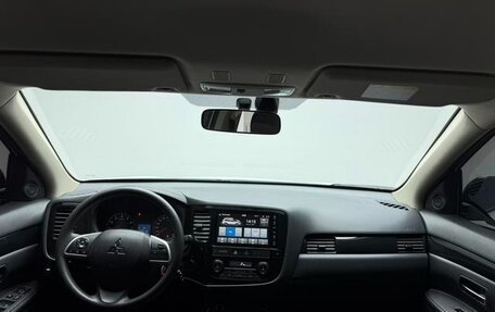Mitsubishi Outlander III рестайлинг 3, 2022 год, 1 740 000 рублей, 11 фотография