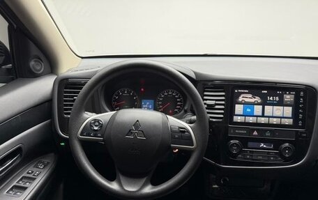 Mitsubishi Outlander III рестайлинг 3, 2022 год, 1 740 000 рублей, 9 фотография