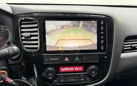 Mitsubishi Outlander III рестайлинг 3, 2022 год, 1 740 000 рублей, 12 фотография