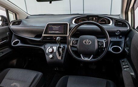 Toyota Sienta II, 2021 год, 1 820 000 рублей, 6 фотография