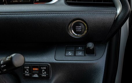 Toyota Sienta II, 2021 год, 1 820 000 рублей, 20 фотография