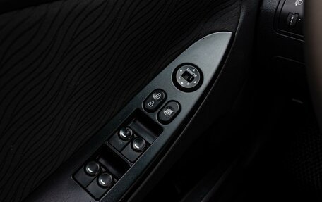 Hyundai Solaris II рестайлинг, 2013 год, 997 000 рублей, 18 фотография