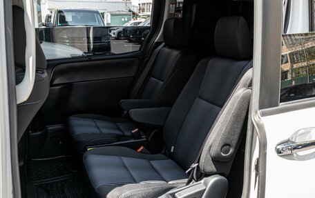 Toyota Voxy III, 2017 год, 2 180 000 рублей, 7 фотография