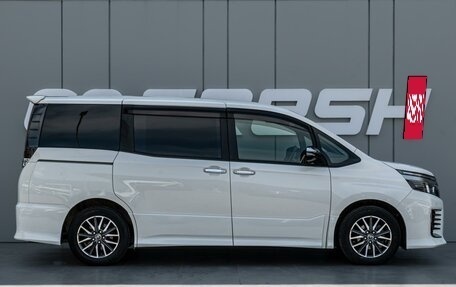 Toyota Voxy III, 2017 год, 2 180 000 рублей, 5 фотография
