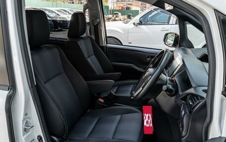 Toyota Voxy III, 2017 год, 2 180 000 рублей, 11 фотография