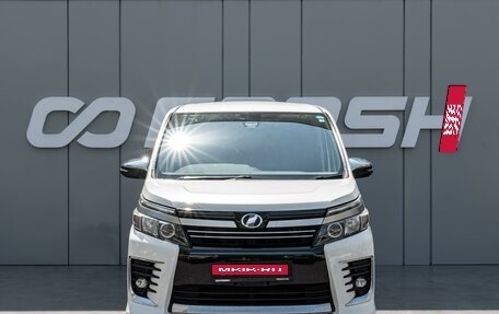 Toyota Voxy III, 2017 год, 2 180 000 рублей, 3 фотография