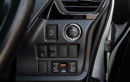 Toyota Voxy III, 2017 год, 2 180 000 рублей, 20 фотография
