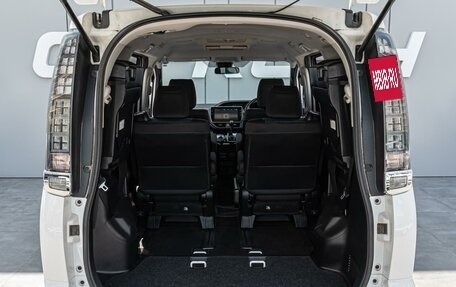 Toyota Voxy III, 2017 год, 2 180 000 рублей, 23 фотография
