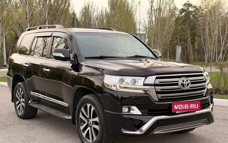 Toyota Land Cruiser 200, 2015 год, 5 670 000 рублей, 2 фотография