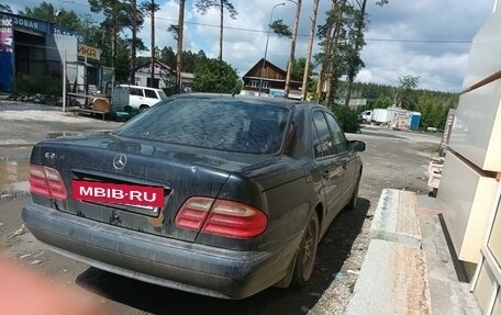 Mercedes-Benz E-Класс, 2001 год, 152 000 рублей, 2 фотография