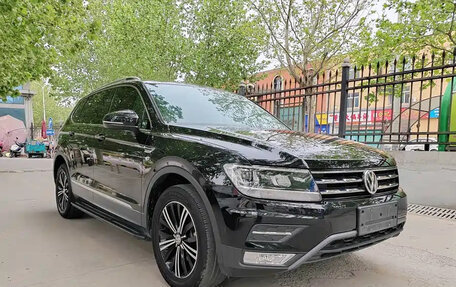 Volkswagen Tiguan II, 2019 год, 1 700 001 рублей, 3 фотография