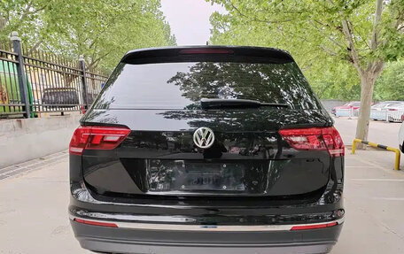 Volkswagen Tiguan II, 2019 год, 1 700 001 рублей, 5 фотография