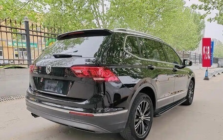 Volkswagen Tiguan II, 2019 год, 1 700 001 рублей, 4 фотография