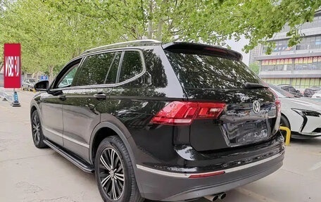 Volkswagen Tiguan II, 2019 год, 1 700 001 рублей, 6 фотография