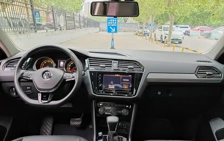 Volkswagen Tiguan II, 2019 год, 1 700 001 рублей, 8 фотография