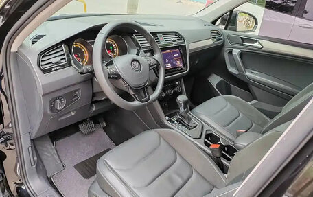 Volkswagen Tiguan II, 2019 год, 1 700 001 рублей, 7 фотография
