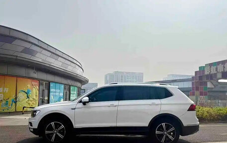 Volkswagen Tiguan II, 2021 год, 1 800 001 рублей, 3 фотография