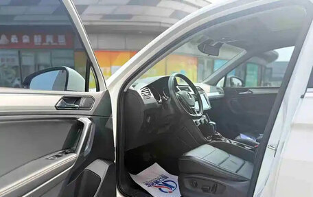 Volkswagen Tiguan II, 2021 год, 1 800 001 рублей, 10 фотография