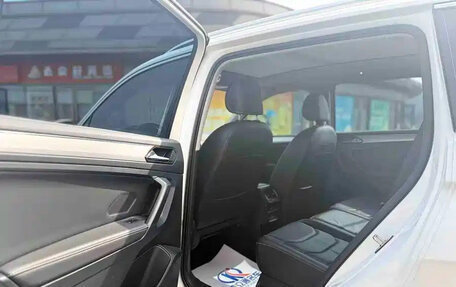 Volkswagen Tiguan II, 2021 год, 1 800 001 рублей, 6 фотография