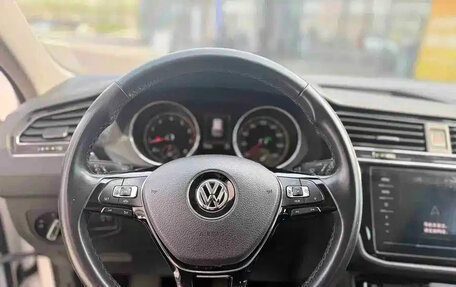 Volkswagen Tiguan II, 2021 год, 1 800 001 рублей, 7 фотография