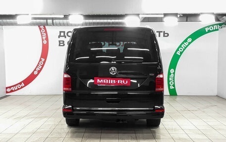 Volkswagen Multivan T6 рестайлинг, 2016 год, 3 280 000 рублей, 5 фотография