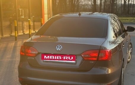 Volkswagen Jetta VI, 2013 год, 850 000 рублей, 3 фотография