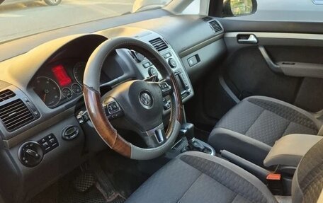 Volkswagen Touran III, 2008 год, 600 000 рублей, 2 фотография