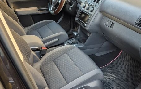 Volkswagen Touran III, 2008 год, 600 000 рублей, 4 фотография