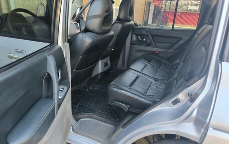 Mitsubishi Pajero IV, 2006 год, 870 000 рублей, 13 фотография