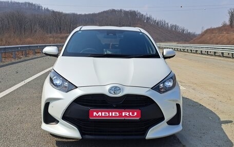 Toyota Yaris, 2021 год, 1 420 000 рублей, 1 фотография