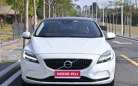 Volvo V40 II рестайлинг, 2018 год, 1 600 000 рублей, 1 фотография