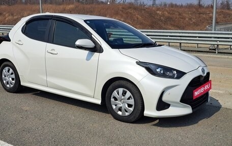 Toyota Yaris, 2021 год, 1 420 000 рублей, 2 фотография