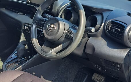 Toyota Yaris, 2021 год, 1 420 000 рублей, 10 фотография
