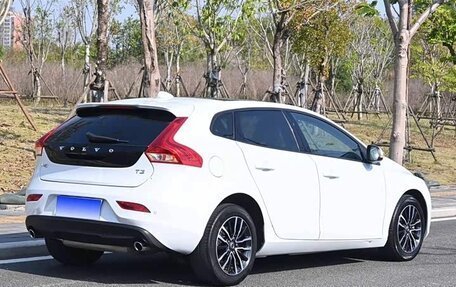 Volvo V40 II рестайлинг, 2018 год, 1 600 000 рублей, 3 фотография