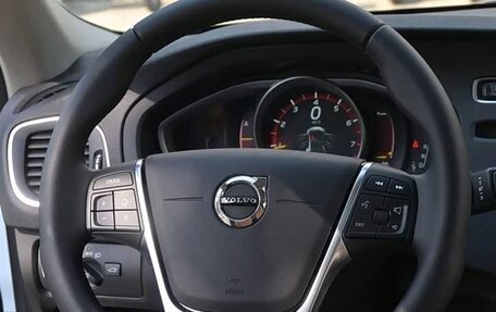 Volvo V40 II рестайлинг, 2018 год, 1 600 000 рублей, 9 фотография