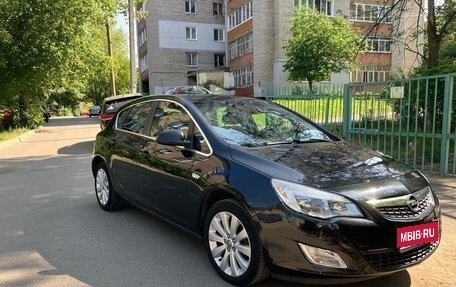 Opel Astra J, 2011 год, 760 000 рублей, 1 фотография