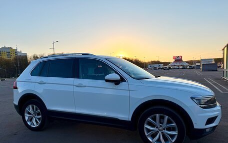 Volkswagen Tiguan II, 2018 год, 2 350 000 рублей, 3 фотография