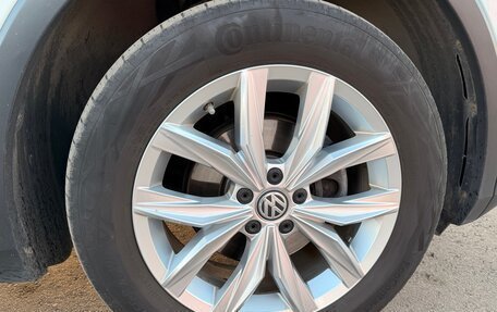 Volkswagen Tiguan II, 2018 год, 2 350 000 рублей, 19 фотография